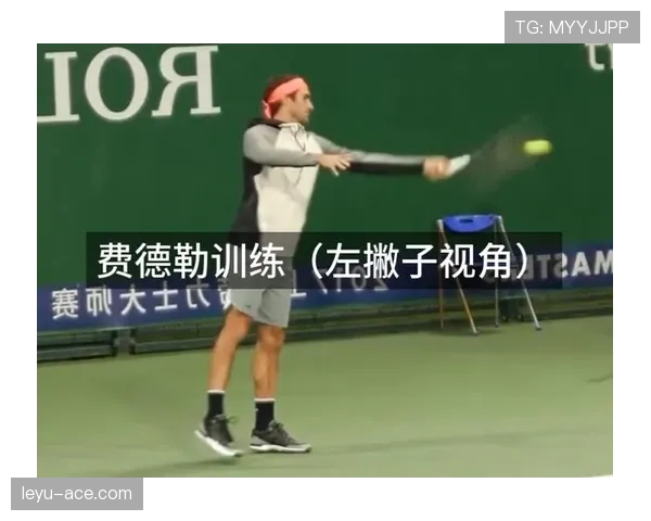 费德勒训练完顺手给自己泡了杯茶，这松弛感是真学不来